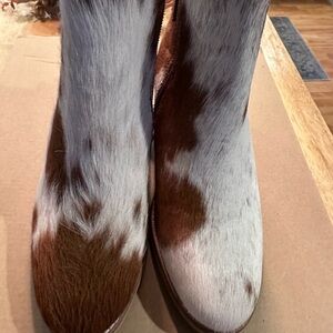 Myra boots. Cowhide, brand new!